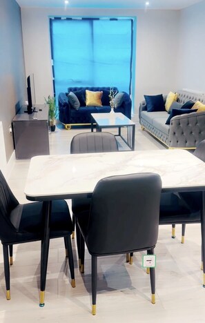 Flat-screen TV - Icare lodge Safwaan house (Barking)