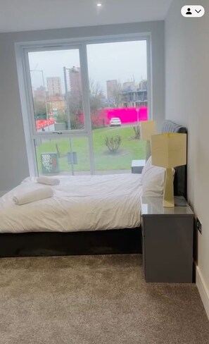 2 chambres, chambres insonorisées, fer et planche à repasser