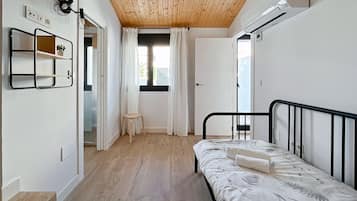 2 bedrooms, iron/ironing board, travel cot, WiFi