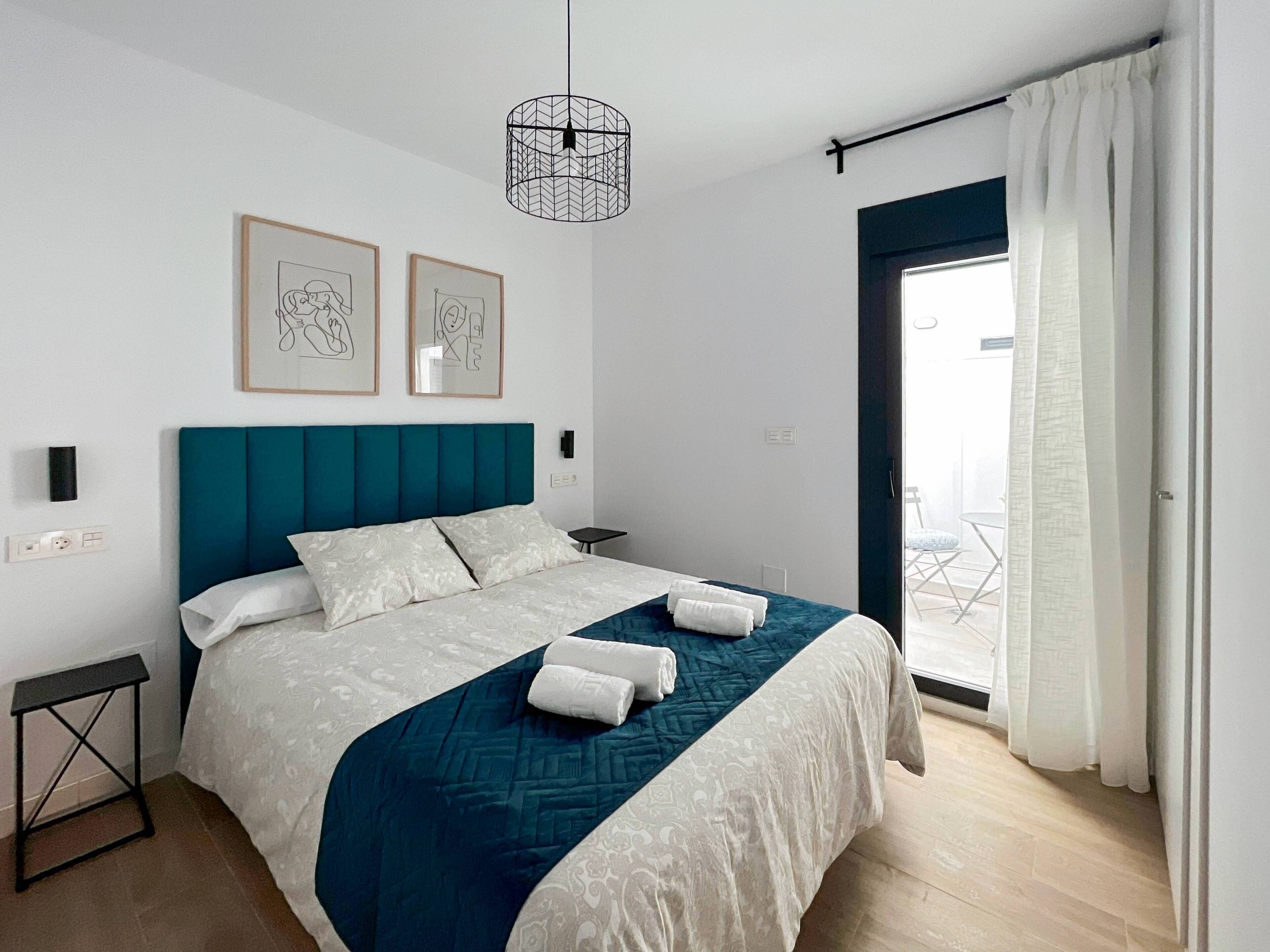 2 slaapkamers, een strijkplank/strijkijzer, reisbedje, wifi