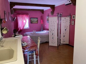 1 bedroom, bed sheets - Apartment in the charming center of Bomarzo, adjacent to the Monster Park! (Bomarzo)