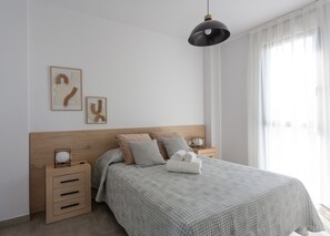 3 habitaciones, tabla de planchar con plancha, cuna de viaje y wifi 