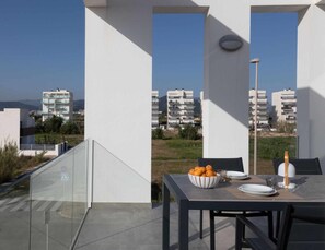 Outdoor dining - [P2L01] [01] (Oliva)