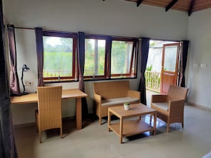 Luxury Cottage, 1 Bedroom, Non Smoking | In-room dining - ilasan cottage (Tomohon)