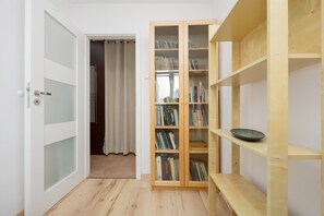 Appartamento, 2 camere da letto, balcone | 2 camere, postazione laptop, lenzuola