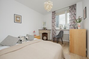 2 bedrooms, laptop workspace, bed sheets
