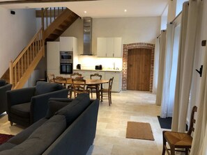 Interior - Saint Sulpice - Three Bedroom Apartment, Sleeps 7 (Mondeville)