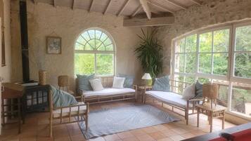 Télévision, baby-foot