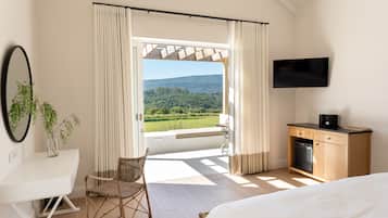 Deluxe Double or Twin Room | Egyptian cotton sheets, premium bedding, minibar, in-room safe