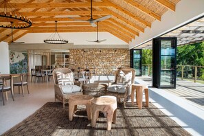 Restaurant - Crags Country Lodge (The Crags)