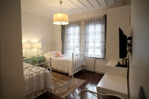 Standard Twin Room | Laptop workspace, free WiFi