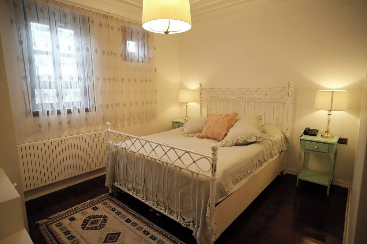 Standard Double Room | Laptop workspace, WiFi (free)
