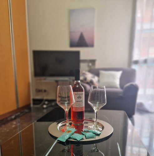 Luna apartment with free parking.