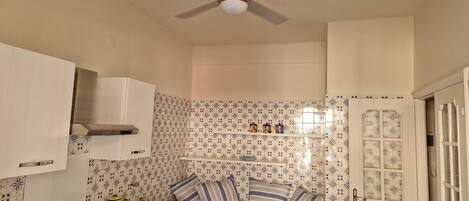 冰箱、烤箱、炉灶、电热水壶