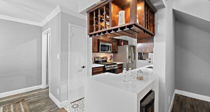 Houston Pool Getaway | Games | Parking WiFi | Pet