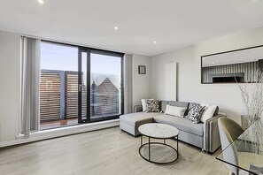 Basic Apartment | Living area | TV - Chic Kensal Green Retreat (London)