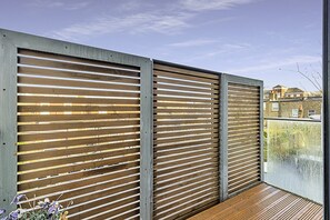 Basic Apartment | Exterior - Chic Kensal Green Retreat (London)