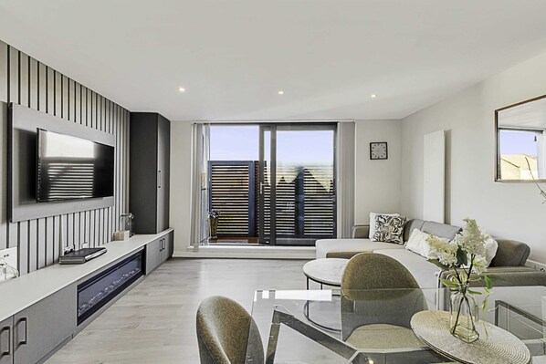 Basic Apartment | Living area | TV - Chic Kensal Green Retreat (London)