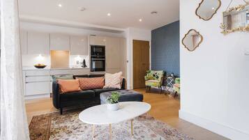 Departamento básico | Área de sala de estar | Televisión