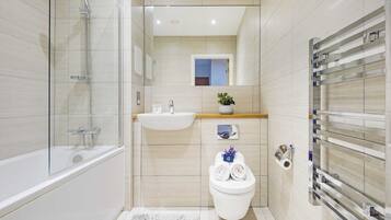 Basic Apartment | Bathroom