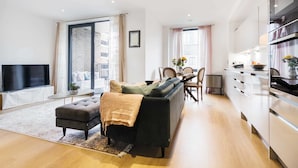 Unclassified image, 4 of 24, button - Rosy and Cosy West London Apartment (London)
