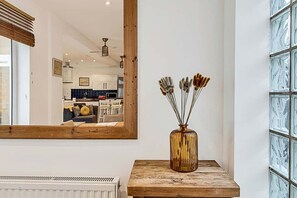 Exterior - Modern Comfort Two Bedroom Gem on the Rye (London)