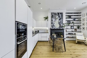 Departamento básico | Cocina privada | Refrigerador, microondas, horno y lavavajillas 