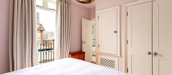 Chic Gunter Grove Flat - London Retreat