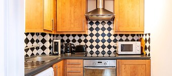 Chic Gunter Grove Flat - London Retreat