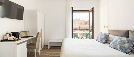 Habitación Deluxe, balcón | Minibar, caja fuerte, escritorio y wifi gratis