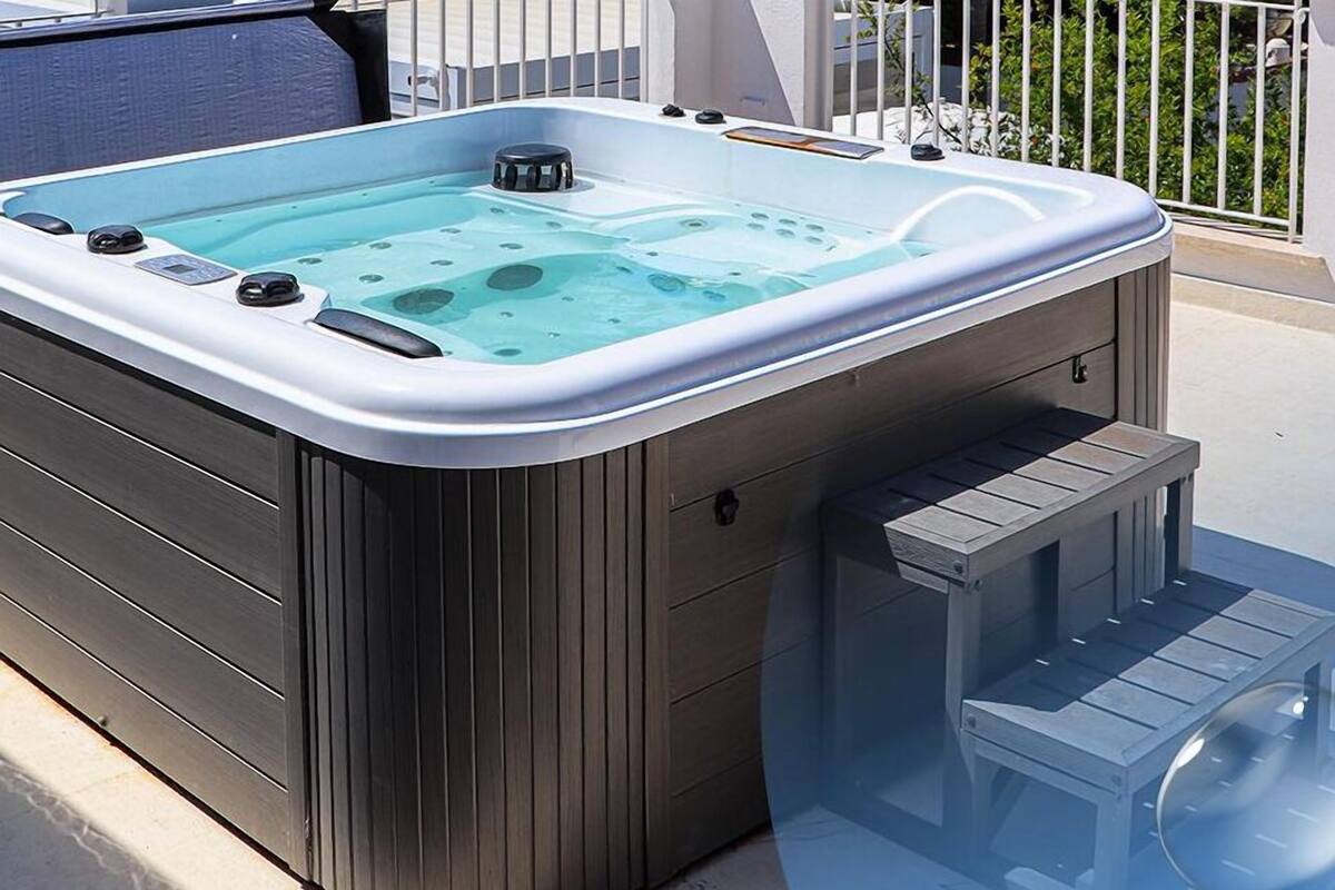 King Suite with Spa Bath | 1 slaapkamer, een kluis op de kamer, geluiddichte muren, gratis wifi