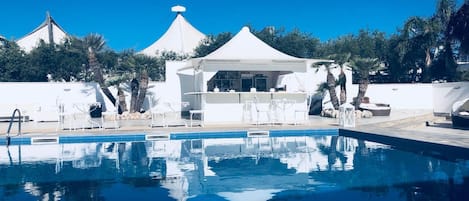 Bar vid poolen