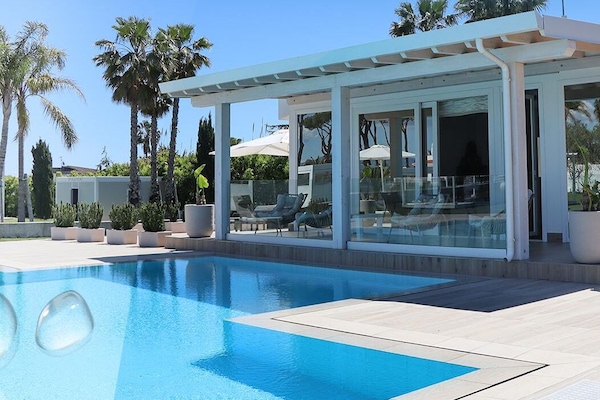 Suite with Private Pool | Zimmersafe, schallisolierte Zimmer, kostenloses WLAN, Bettwäsche