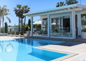 Suite with Private Pool | Peti besi dalam bilik, kalis bunyi, Wi-fi percuma, cadar katil 