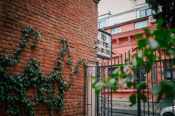 Front of property - Hotel Darchi (Tbilisi)