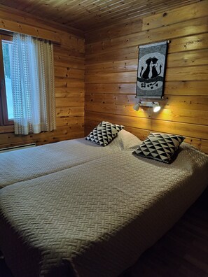 2 bedrooms, iron/ironing board