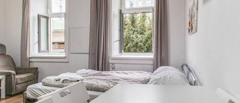 1 bedroom, WiFi, bed sheets