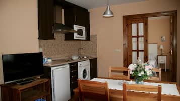 Apartamento 7 | Private kitchen | Mini-fridge, microwave, stovetop, espresso maker
