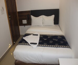 Deluxe Room | Free WiFi - Tanvi Guest House (Mumbai)