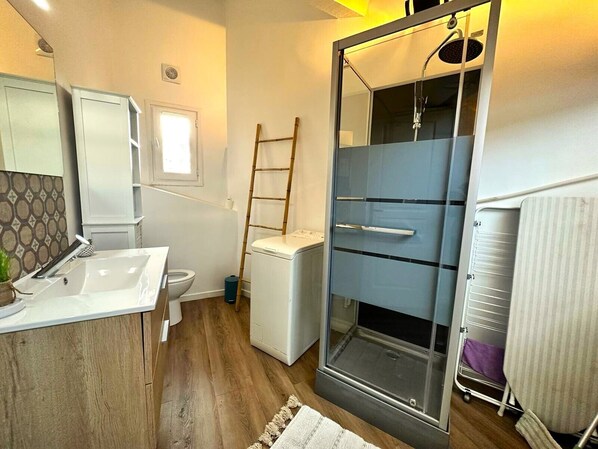Shower, towels, soap, toilet paper