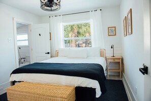 3 bedrooms, desk, iron/ironing board, travel cot - Near Anna Maria Beaches & Downtown•Newly Renovated• Pet-Friendly & Fenced Yard (Bradenton)