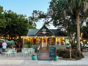 Exterior - Near Anna Maria Beaches & Downtown•Newly Renovated• Pet-Friendly & Fenced Yard (Bradenton)