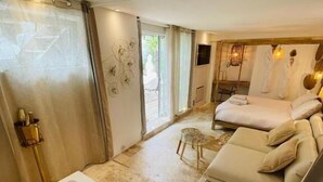 Suite prestige XL, baignoire à jets | Free WiFi, individually decorated, bed sheets - Buddha Beach Thoiry  (Thoiry)