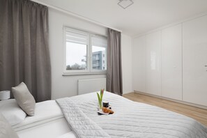 1 bedroom, bed sheets - Maczka Apartment Kołobrzeg by Renters (Kolobrzeg)