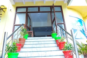 Façana frontal de l'allotjament