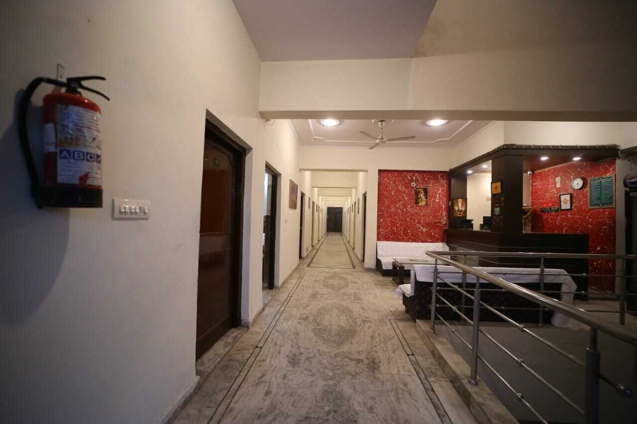 Deluxe Double Room | Living area