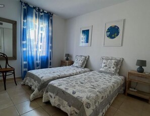 2 bedrooms, iron/ironing board, free WiFi, bed sheets