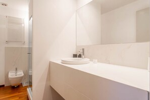 Shower, bidet - Comfortable apartment in the center (Torino)