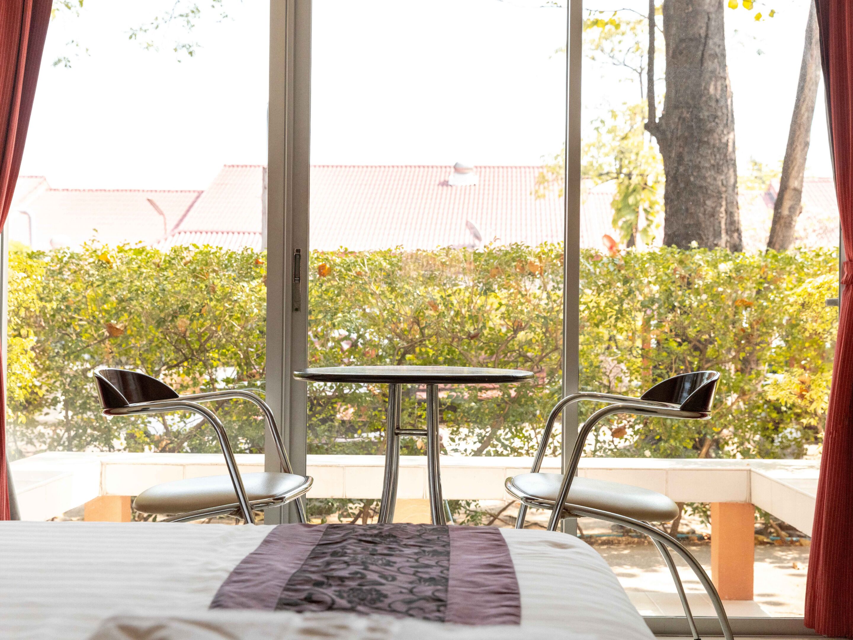 Bureau, rideaux occultants, Wi-Fi gratuit, draps fournis