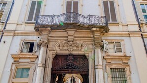 Unclassified image, 3 of 32, button - Palazzo Paesana: studio in a historic residence (Torino)
